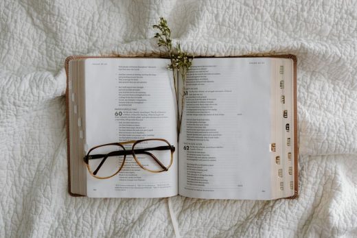 Tidy Study Desk Setup: 6 Desk Setup Rules for a Tidy January Study Reset